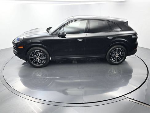 Certified 2025 Porsche Cayenne AWD/4WD image 35