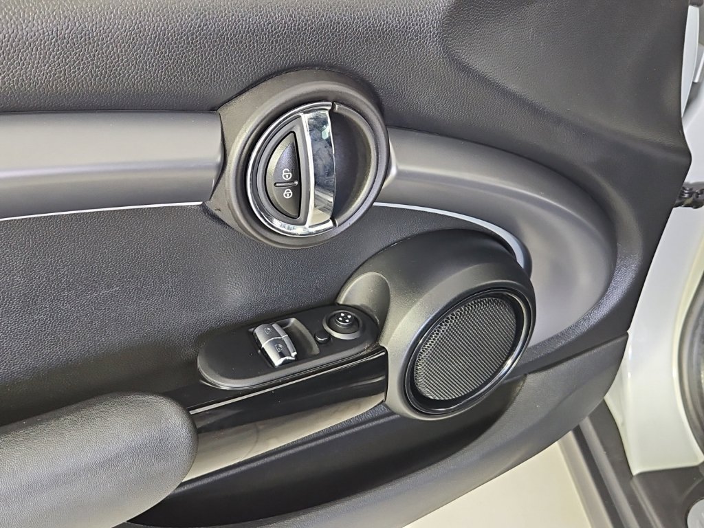 Used 2022 MINI Cooper S FWD image 19