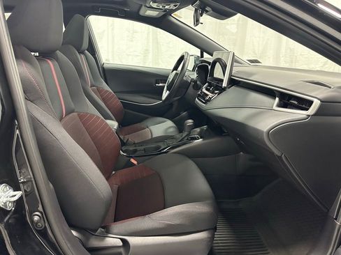 Used 2025 Toyota Corolla SE w/ SE Premium Package image 59