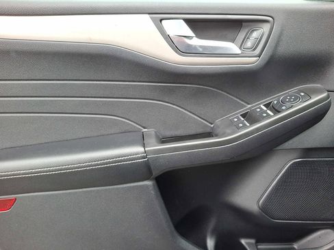 Used 2022 Ford Escape SEL image 9