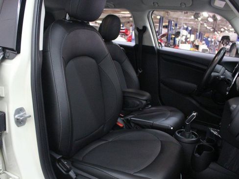 Used 2021 MINI Cooper 4-Door Hardtop w/ Storage Package image 23