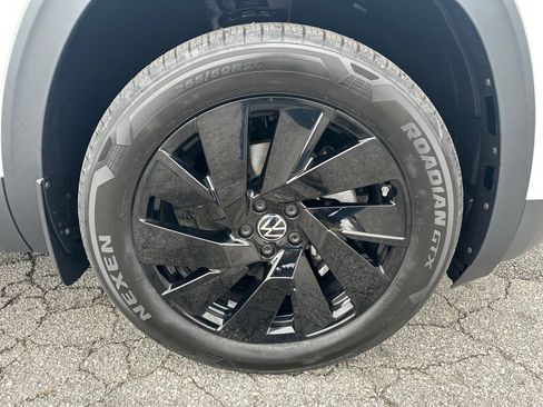 Certified 2025 Volkswagen Atlas SE AWD/4WD image 25