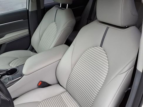 Used 2023 Toyota Camry SE w/ Convenience Package image 12