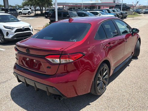 Used 2025 Toyota Corolla SE FWD image 3