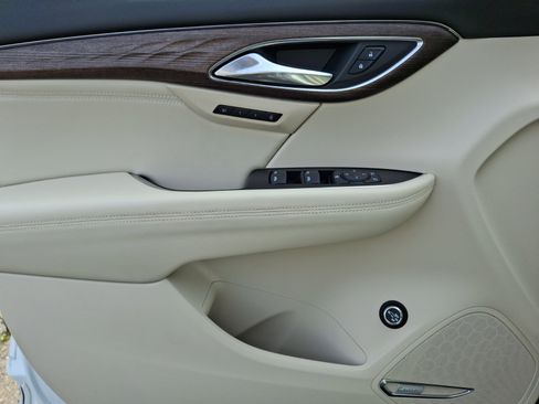 Used 2023 Buick Envision Avenir image 13