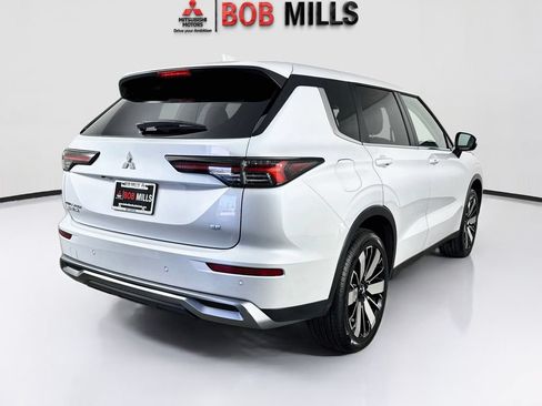 Used 2025 Mitsubishi Outlander SE FWD image 7