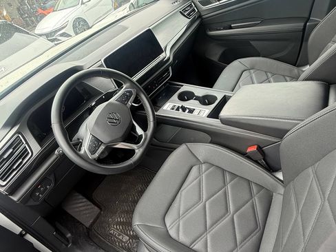 Used 2025 Volkswagen Atlas Cross Sport SE FWD image 5