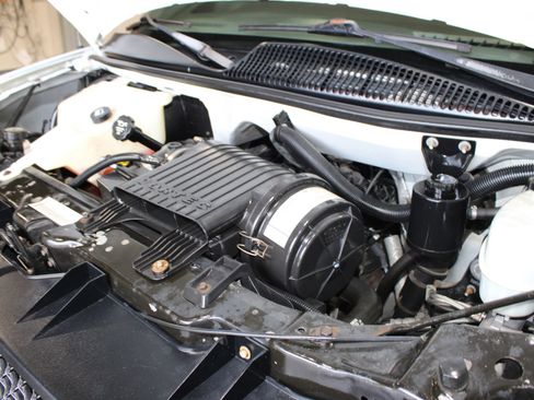 Used 2005 Chevrolet Express 2500 image 32