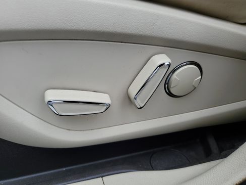 Used 2016 Lincoln MKC Reserve w/ Lincoln MKC Climate Package image 19