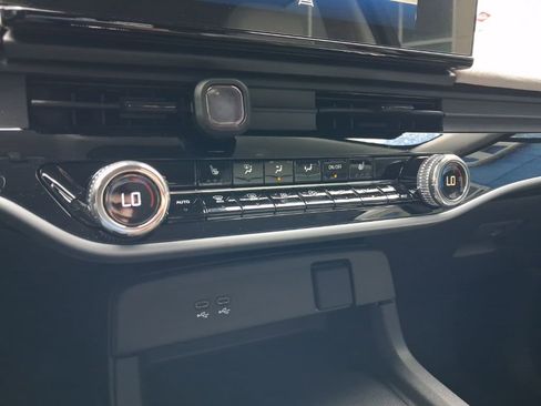 Certified 2025 Honda Prologue EX image 25