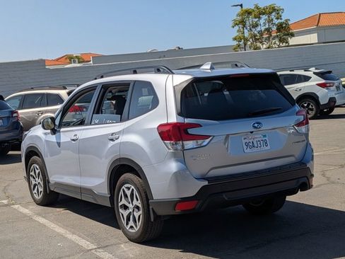 Used 2023 Subaru Forester Premium image 7