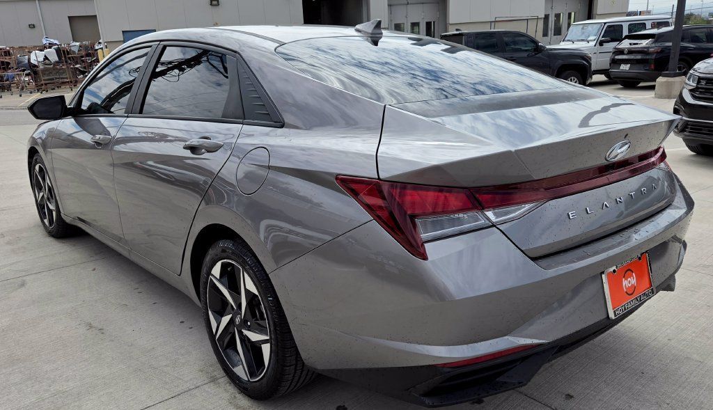 Used 2023 Hyundai Elantra SEL w/ Convenience Package FWD image 6