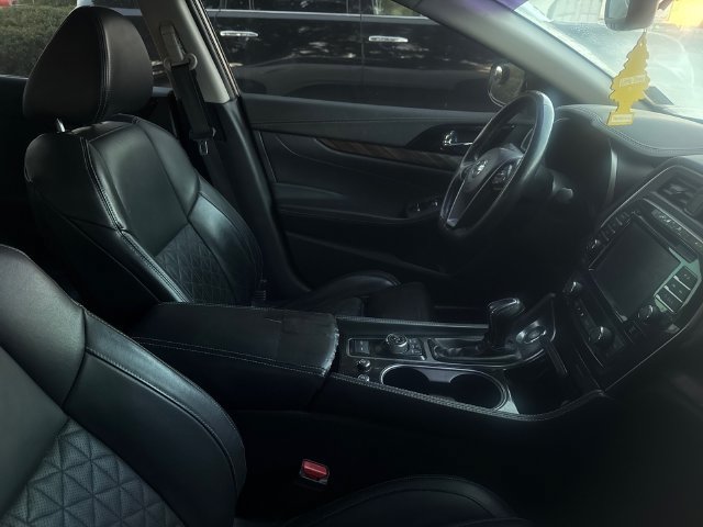 Used 2017 Nissan Maxima Platinum FWD image 4