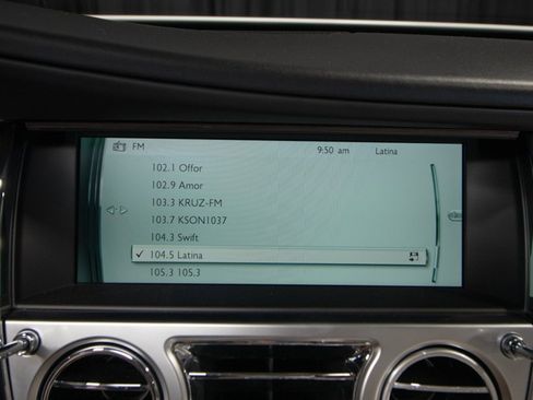 Used 2017 Rolls-Royce Dawn image 30