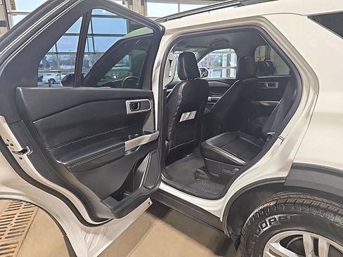 Used 2022 Ford Explorer XLT w/ Equipment Group 202A image 25
