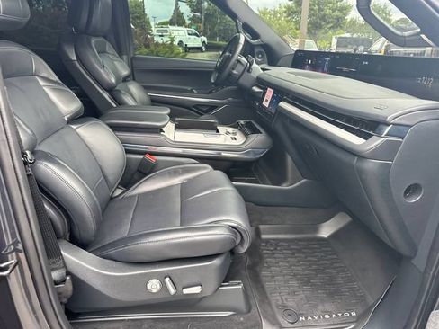 Used 2025 Lincoln Navigator Reserve w/ Jet Appearance Package AWD/4WD image 15