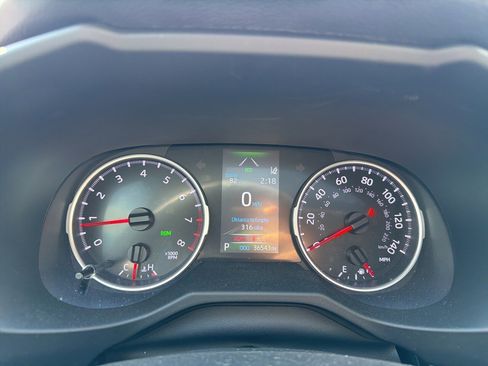 Used 2021 Toyota RAV4 XLE w/ Convenience Package image 18