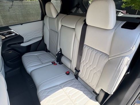 New 2025 Mitsubishi Outlander AWD image 22