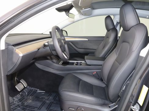 Used 2025 Tesla Model Y Long Range image 13