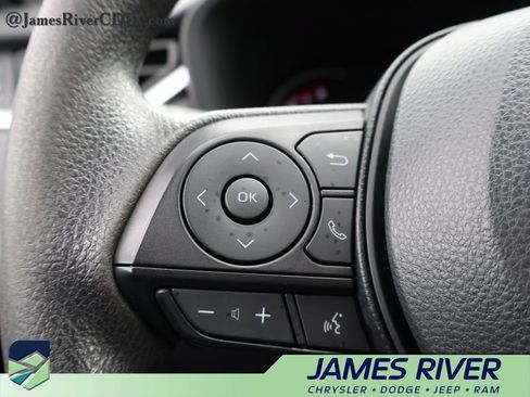 Used 2024 Toyota RAV4 XLE FWD image 25