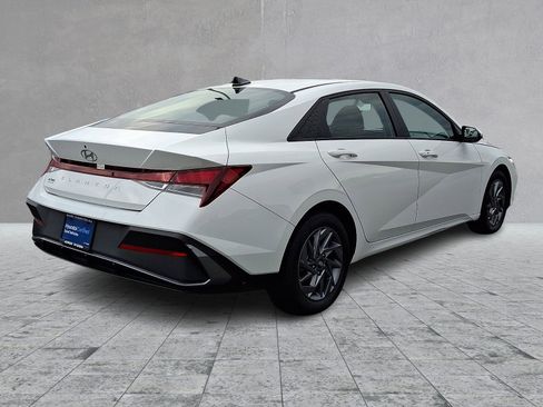 Certified 2024 Hyundai Elantra SEL FWD image 5