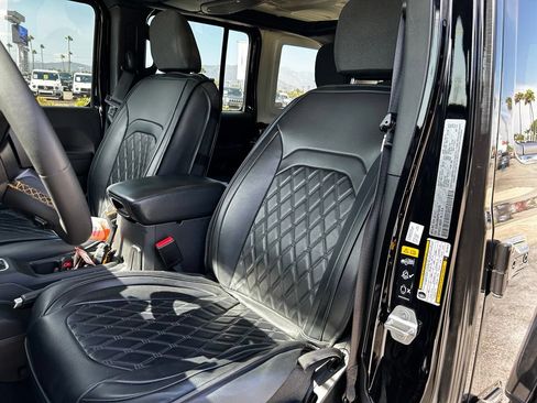 Used 2024 Jeep Wrangler Unlimited AWD/4WD image 5