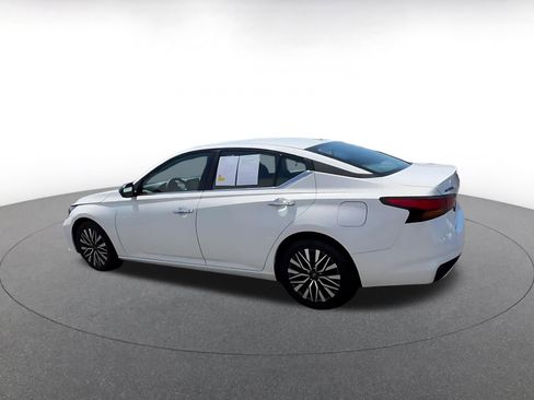 Used 2025 Nissan Altima 2.5 SV FWD image 10