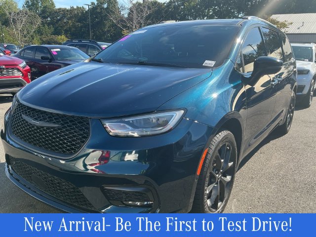 Used 2023 Chrysler Pacifica Touring-L w/ S Appearance Package AWD/4WD image 1