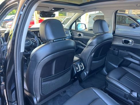 Certified 2023 Kia Sorento EX w/ Panoramic Sunroof Package FWD image 10