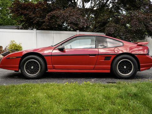 Used 1988 Pontiac Fiero GT RWD image 3