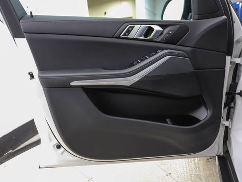 Certified 2022 BMW X5 xDrive40i w/ Parking Assistance Package image 9