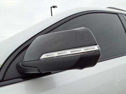 Used 2022 GMC Acadia AT4 w/ Technology Package image 37