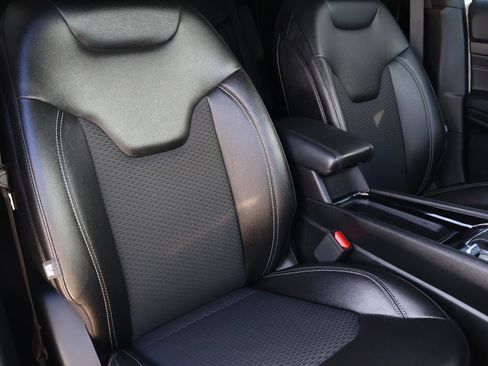 Used 2024 Jeep Compass Latitude w/ Altitude Special Edition image 14