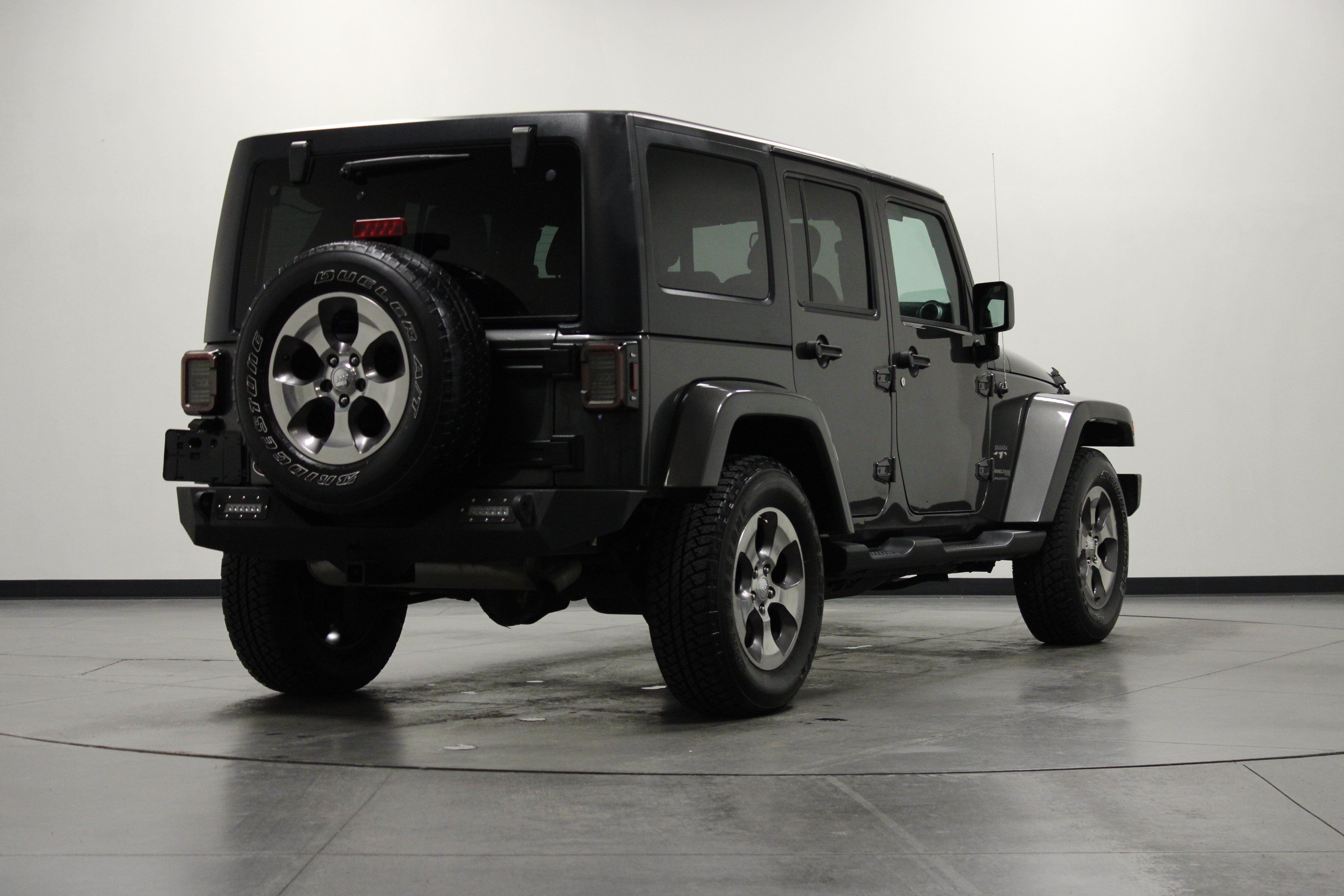 Used 2018 Jeep Wrangler Unlimited Sahara w/ Connectivity Group AWD/4WD image 4