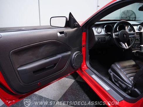 Used 2005 Ford Mustang GT RWD image 28