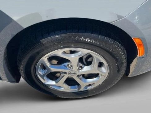 Used 2021 Chrysler Pacifica Limited w/ Premium & Safety Sphere Group AWD/4WD image 3