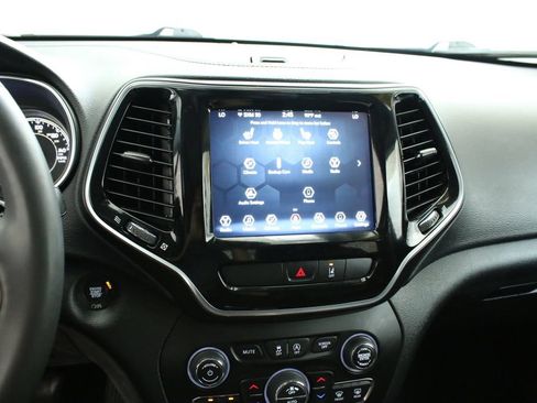 Used 2022 Jeep Cherokee Limited AWD/4WD image 19