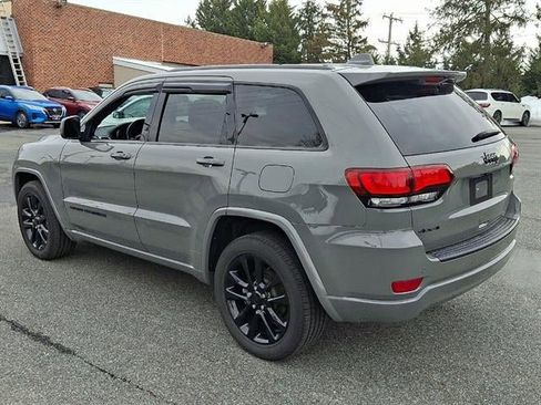 Used 2021 Jeep Grand Cherokee Laredo X image 4