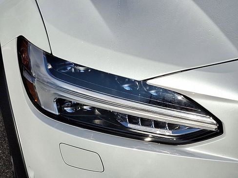 Used 2018 Volvo V90 T5 Cross Country w/ Convenience Package image 9