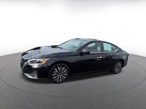 Used 2025 Nissan Altima 2.5 SV FWD image 8