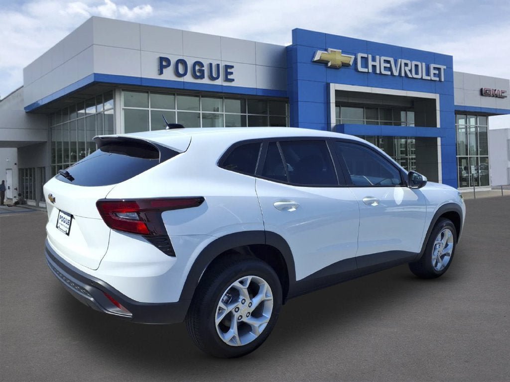 New 2026 Chevrolet Trax LS w/ LS Convenience Package FWD image 2