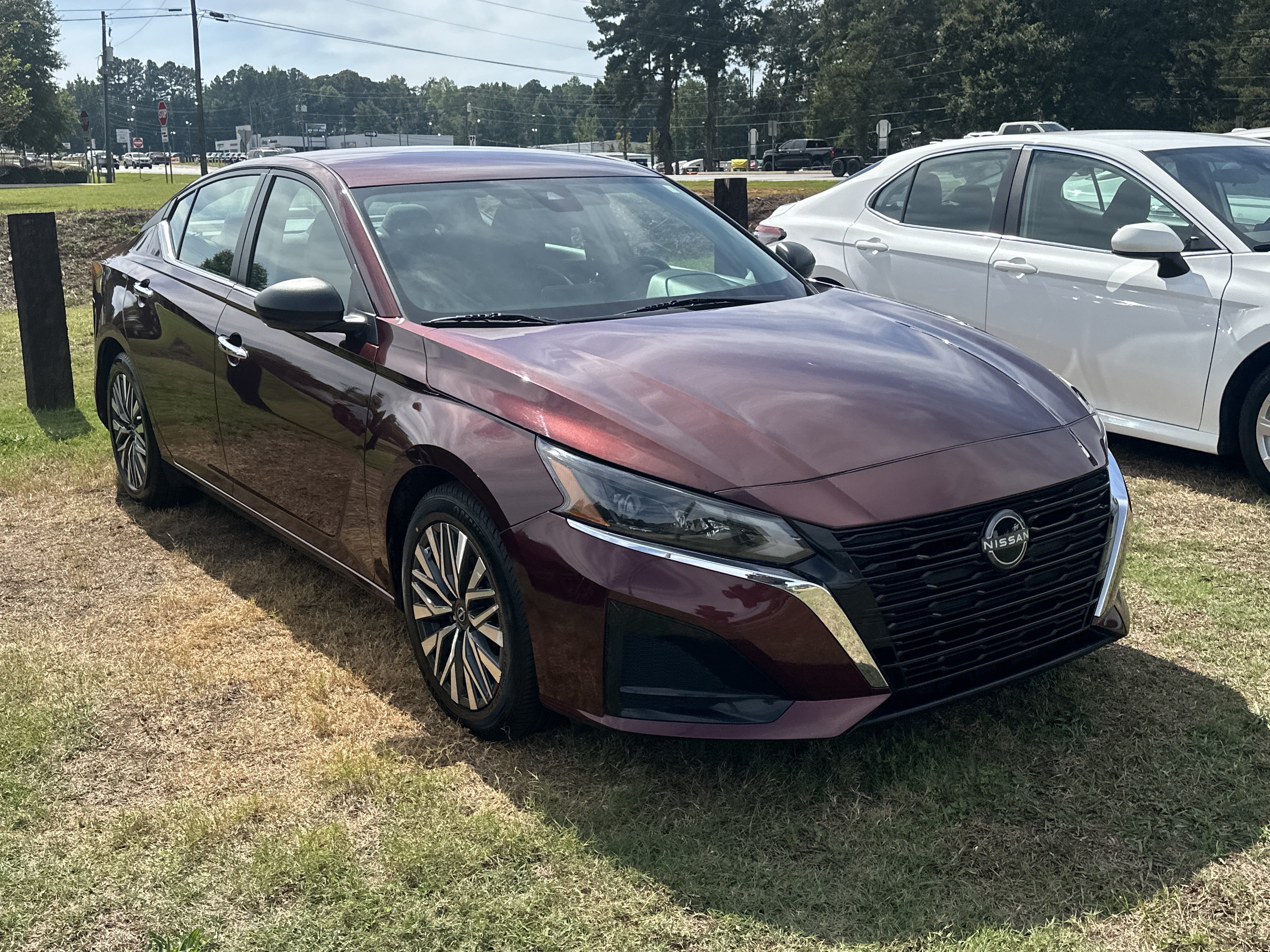 Used 2024 Nissan Altima 2.5 SV FWD image 3