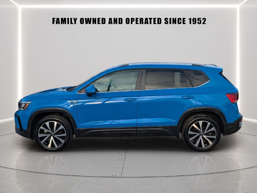 Used 2023 Volkswagen Taos SE FWD image 3