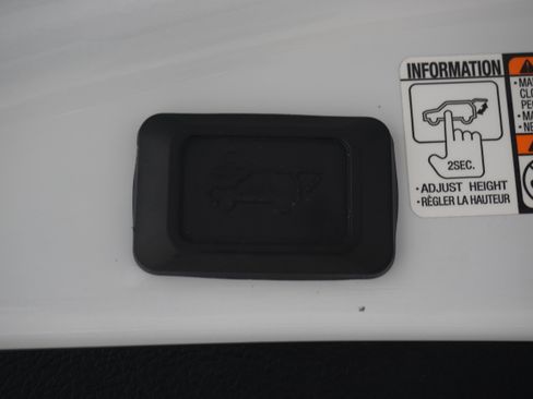 Used 2016 Toyota RAV4 SE FWD image 27