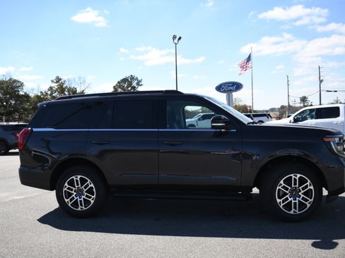 New 2026 Ford Expedition Active image 1