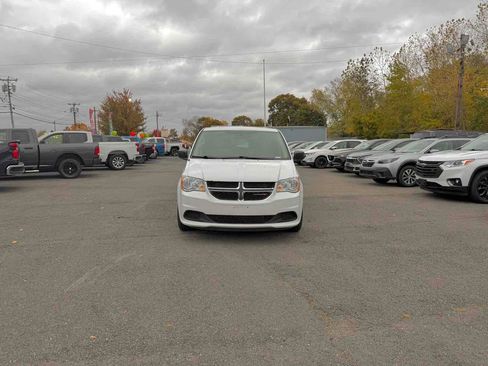 Used 2016 Dodge Grand Caravan SE w/ Quick Order Package 29E SE image 3