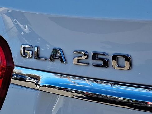 Used 2019 Mercedes-Benz GLA 250 4MATIC image 29