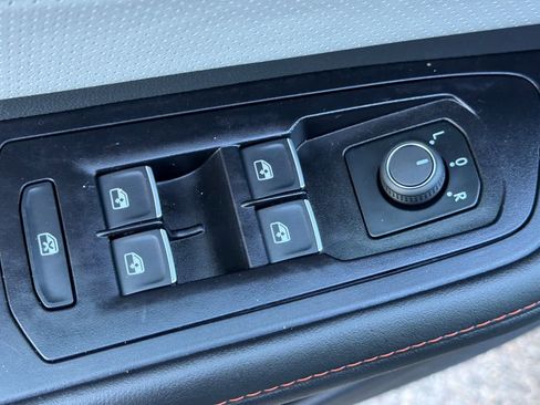 Used 2025 Volkswagen Atlas Peak Edition SE image 13