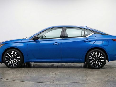 Used 2025 Nissan Altima 2.5 SV image 5