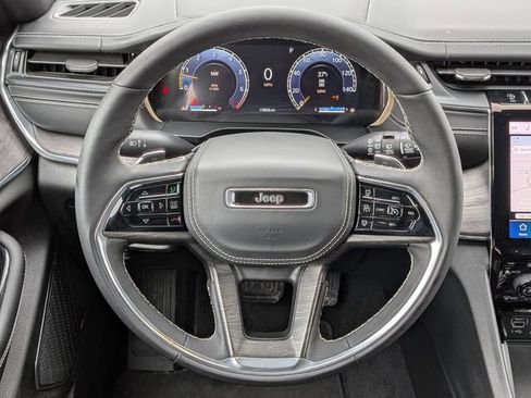 Used 2024 Jeep Grand Cherokee Overland w/ Luxury Tech Group IV AWD/4WD image 19